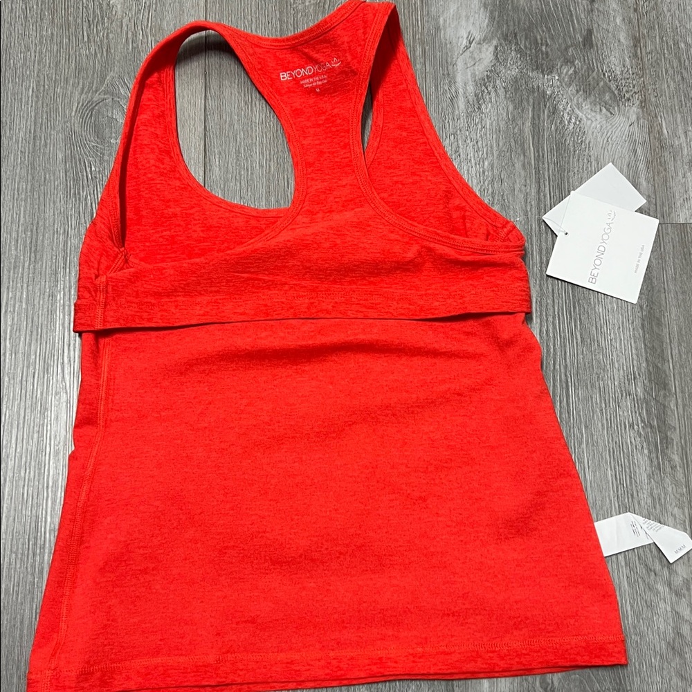 Beyond Yoga woman’s razor back tank top / color RDFLS/ size M NWT - Picture 10 of 12
